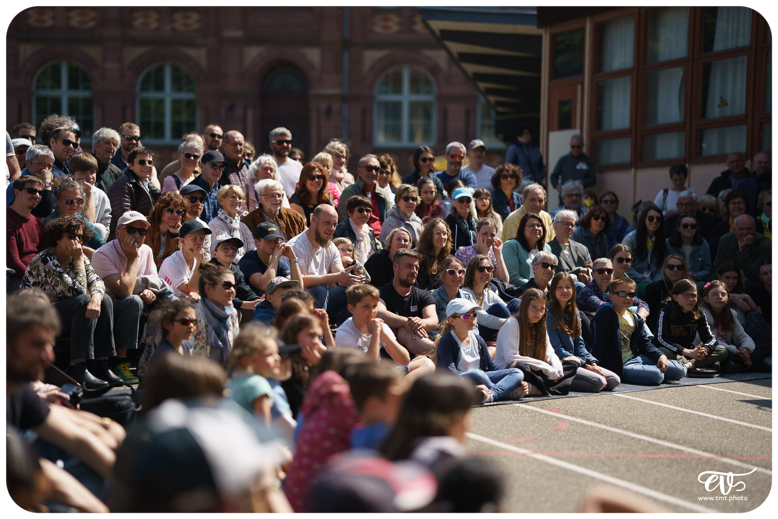 EN ATTENDANT LE 3ÈME TYPE (THÉÂTRE DE CANIVEAU)